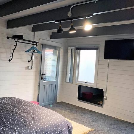 Cosy, Self-Contained Garden Room In City Centre! Херфорд Екстериор снимка