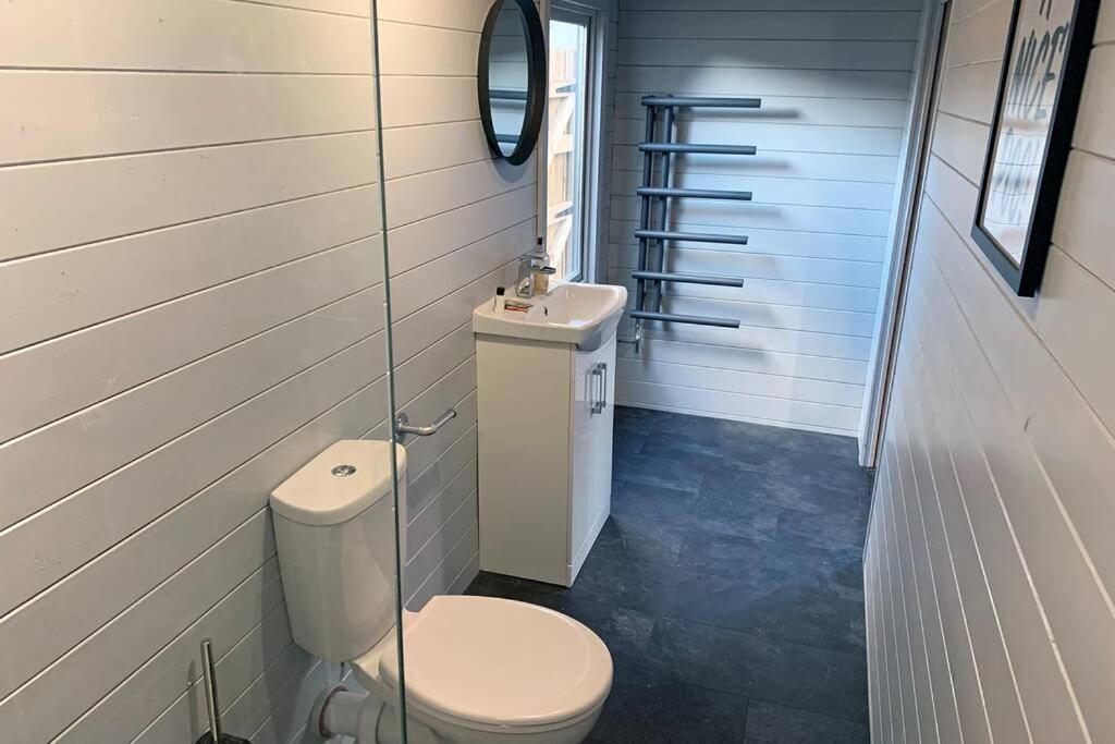 Cosy, Self-Contained Garden Room In City Centre! Херфорд Екстериор снимка
