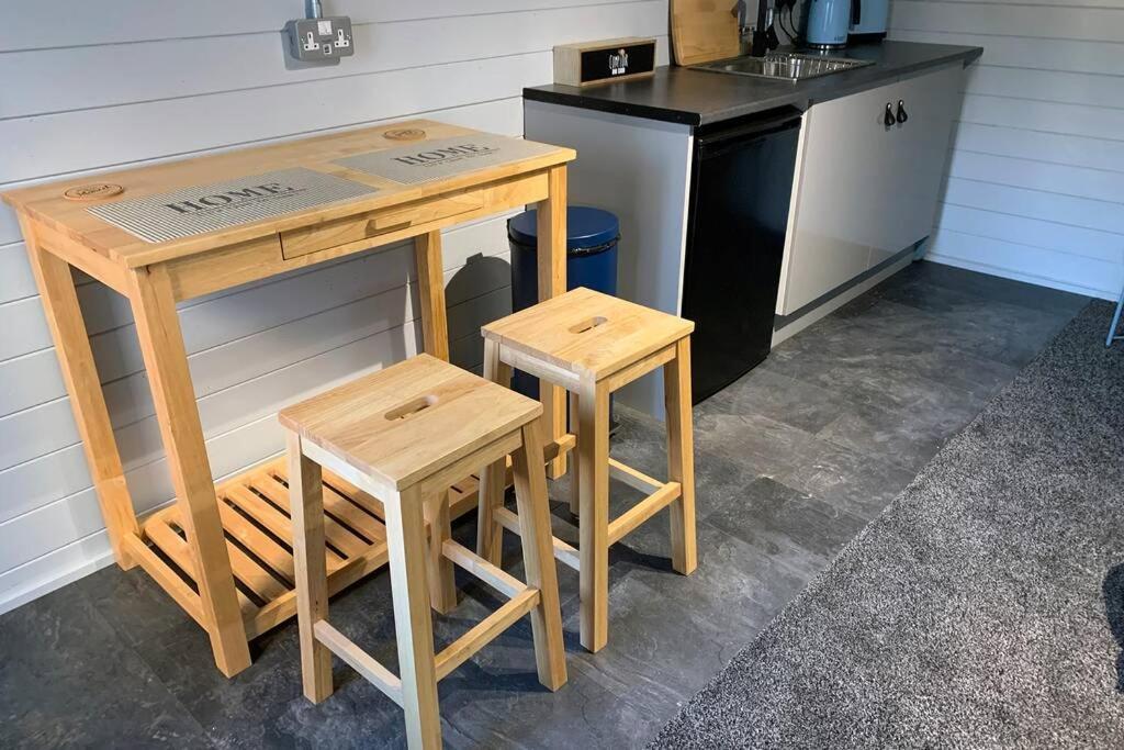 Cosy, Self-Contained Garden Room In City Centre! Херфорд Екстериор снимка